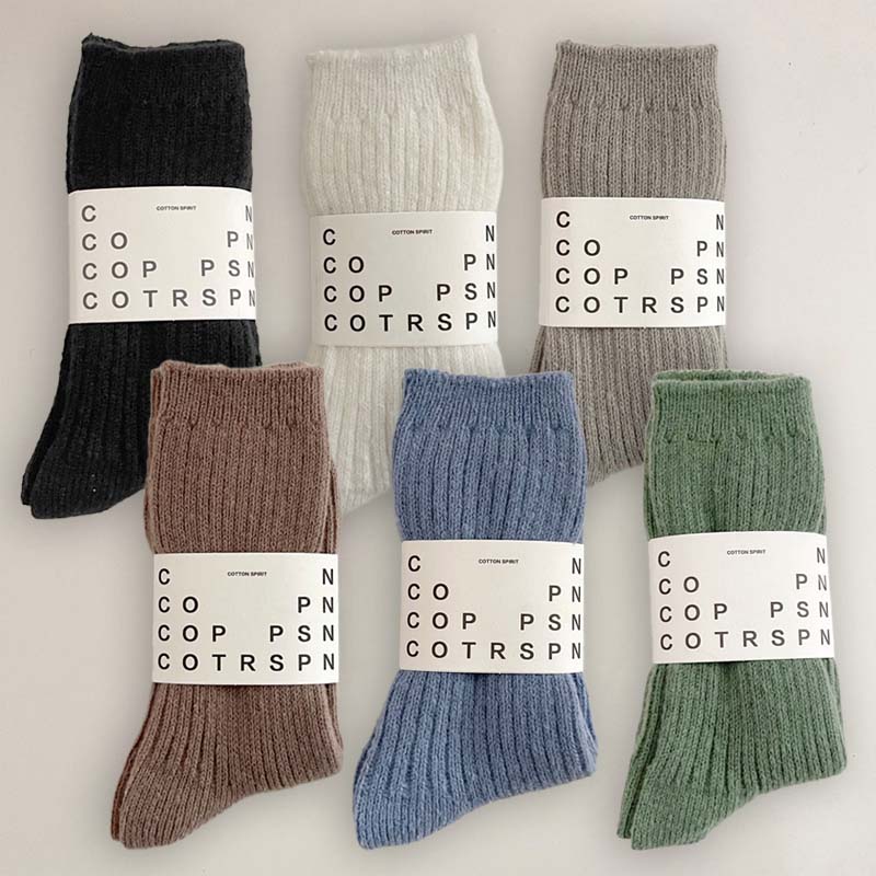 🌟 Köp 1, få 2 gratis🧦 Mjuka ullstrumpor, ett mysigt och varmt måste