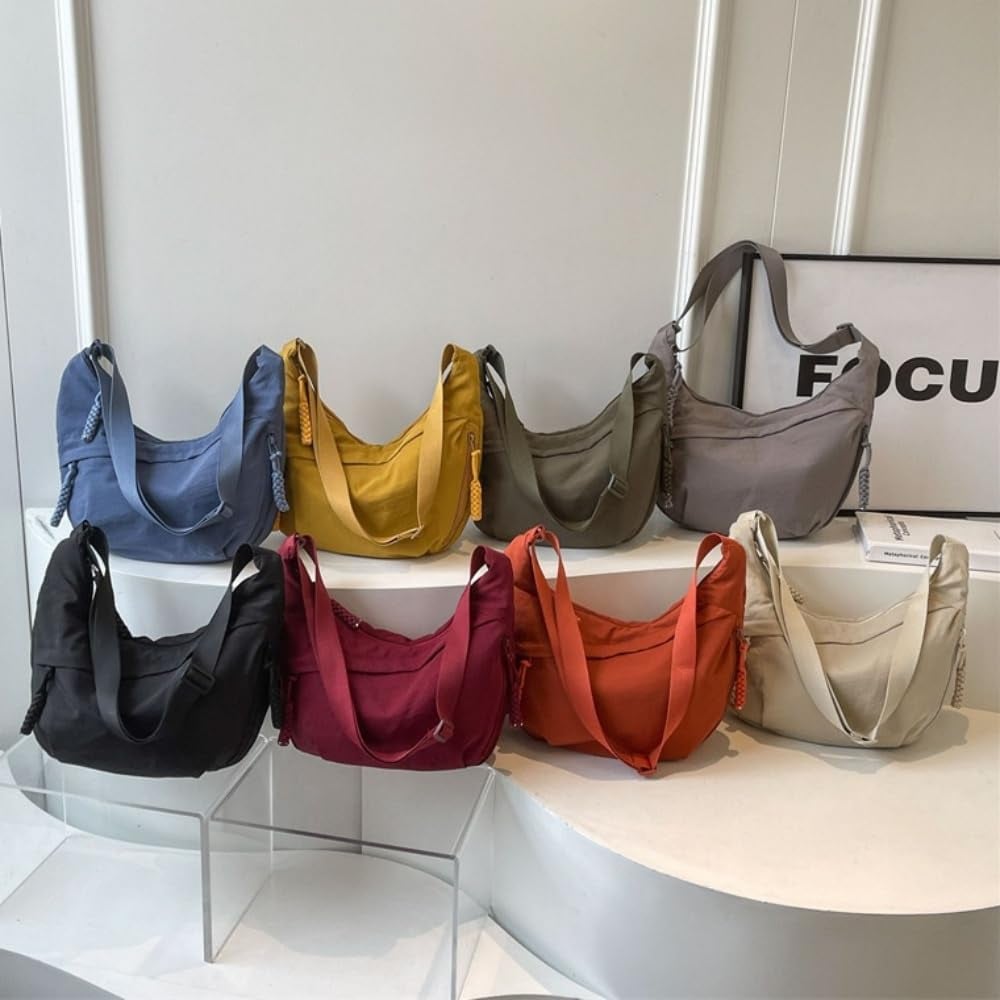đ„Moderiktig axelremsvĂ€ska i nylon i enfĂ€rga