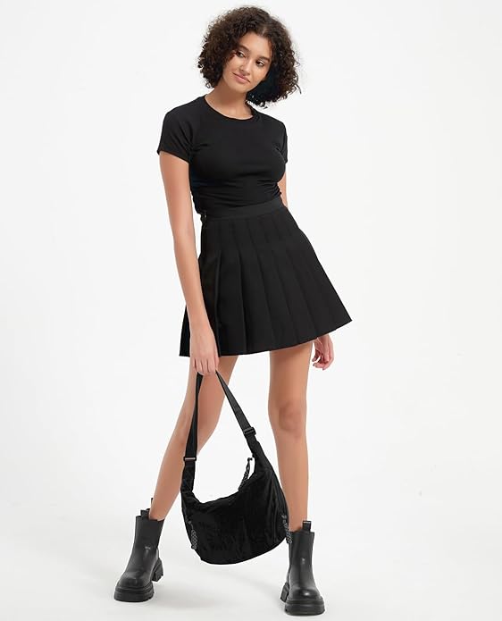 đ„Moderiktig axelremsvĂ€ska i nylon i enfĂ€rga