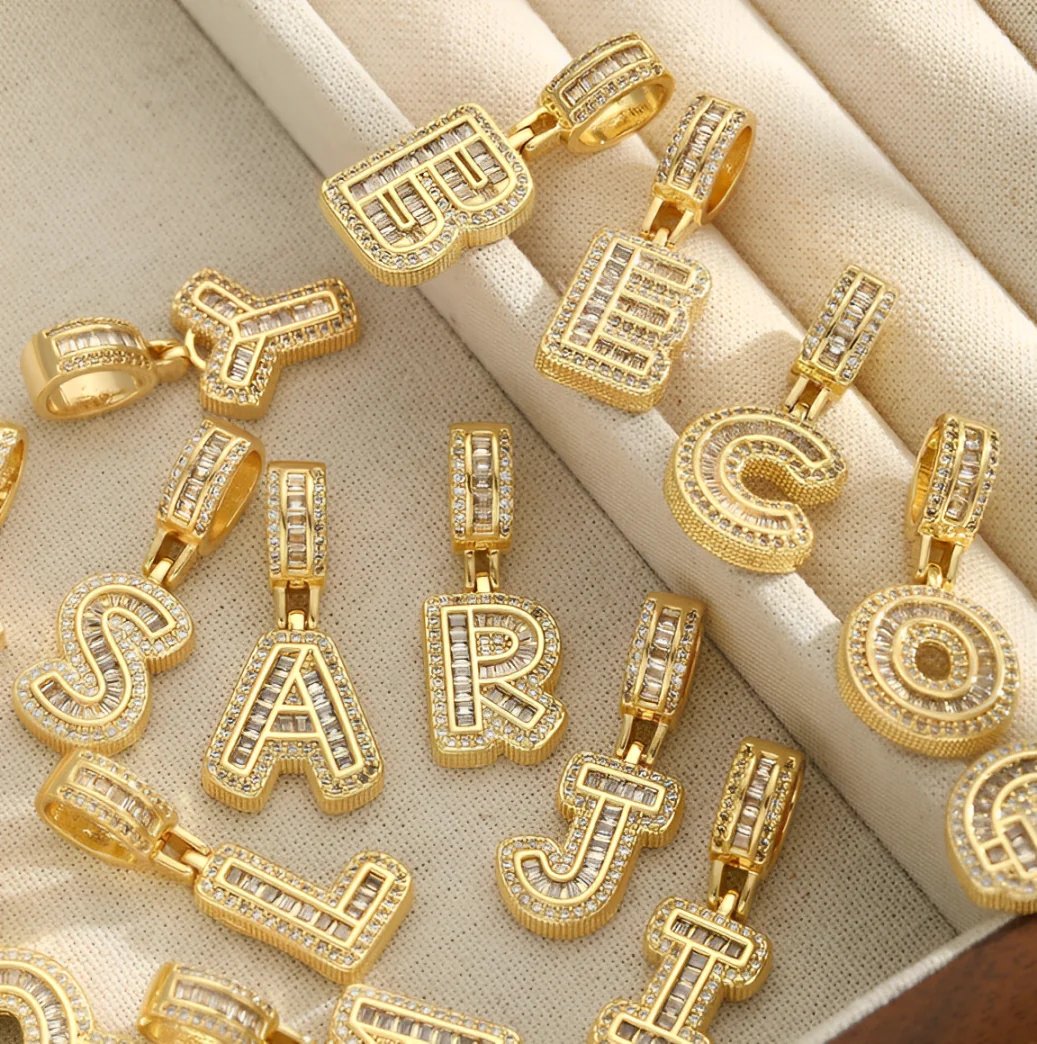 Alfabet-hänge med halsban