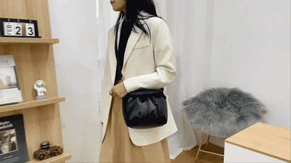⏳Tidsbegränsat erbjudande⏰ Plisserad läderväska – Mjukt material, justerbar axelrem och chic casual stil ✨